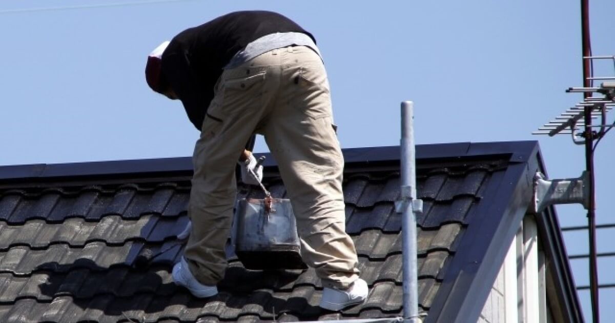 破風板の補修は外壁塗装・屋根修理と一緒に！補修費用・保険も解説