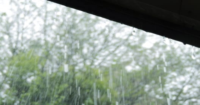 家で雨漏りが起きてしまったら｜応急処置で二次被害を防ごう