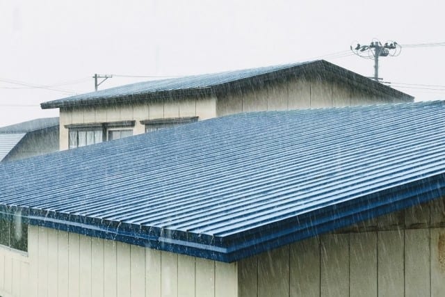 アンテナ工事は雨天時でも施工できるの?自力で設置する危険も解説!