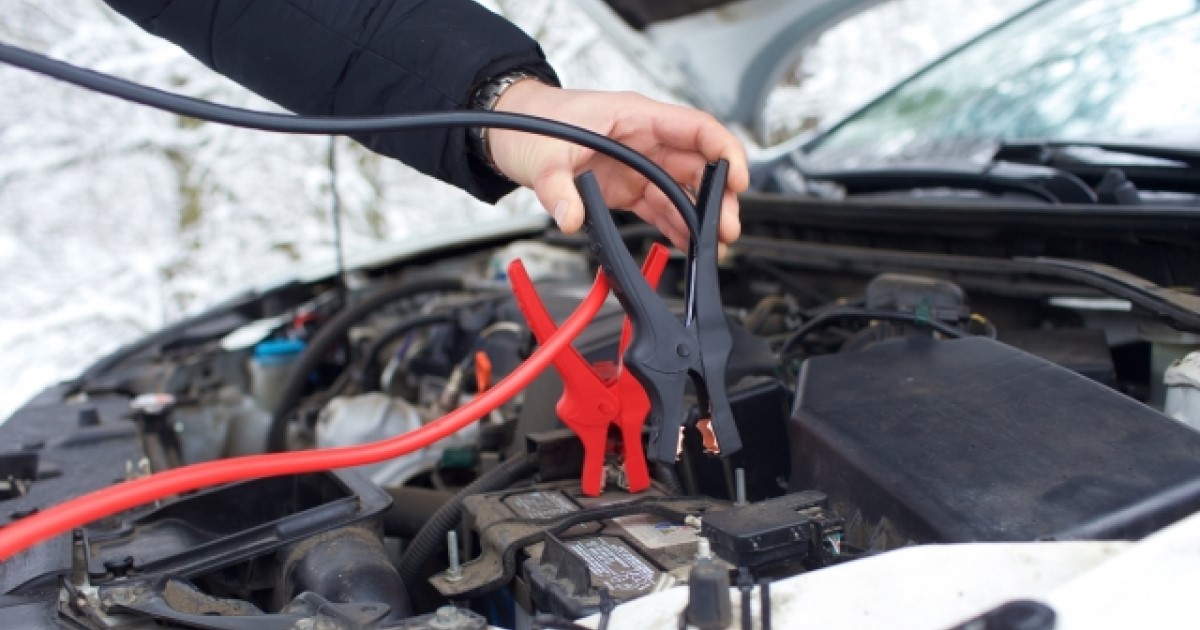 バッテリー上がり つなぎ方を間違い火花が 安全に車を復旧させる手順 カーバッテリー110番