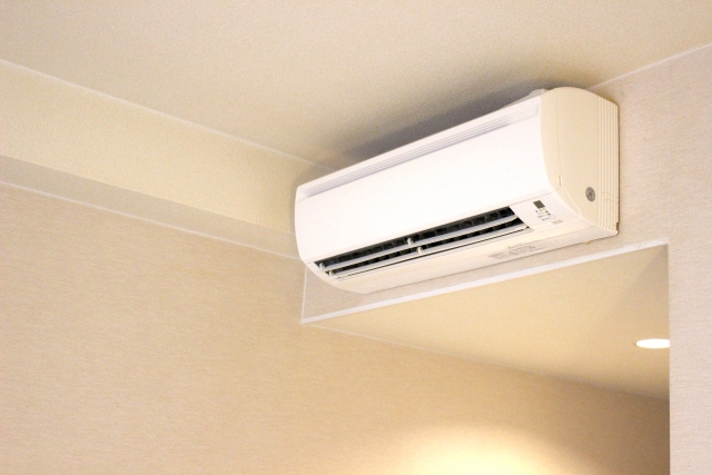 エアコンの除湿効果｜冷房と除湿の違いや換気扇との併用について