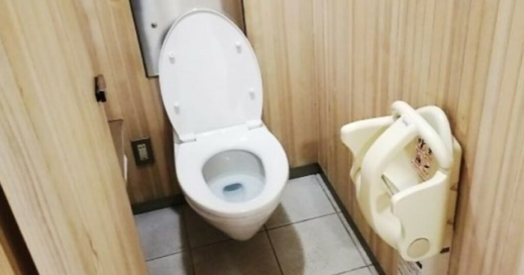 トイレの換気扇はつけっぱなしでOK！こまめな切り替えは不潔の原因