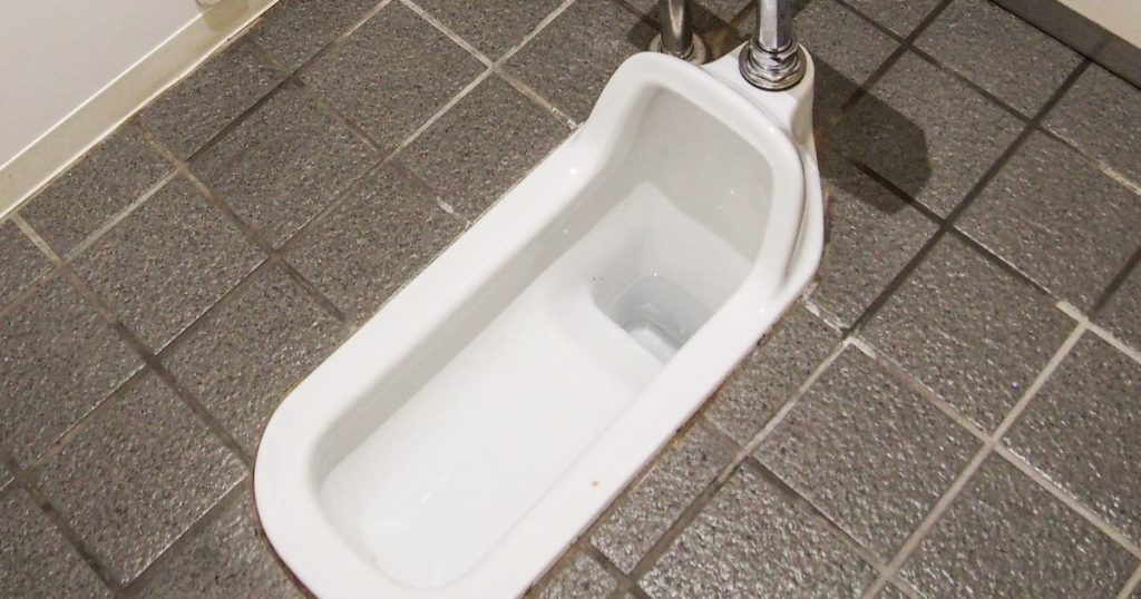 和式トイレ　水漏れ