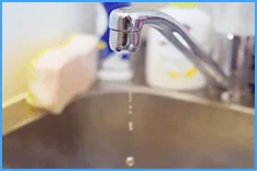 蛇口からぽたぽた水漏れしている